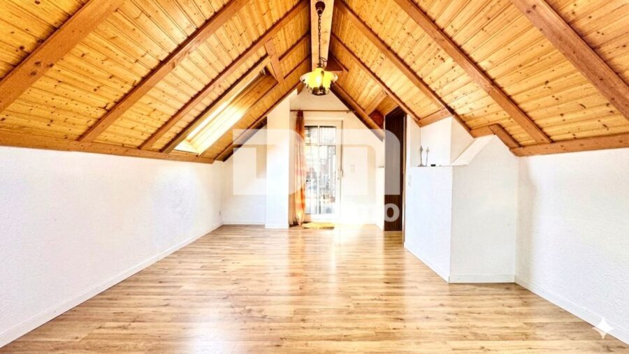 Natur pur - Einfamilienhaus am Ortsrand mit großem Grundstück, Carport und Terrasse - OG / DG Schlafzimmer / Zugang Terrasse